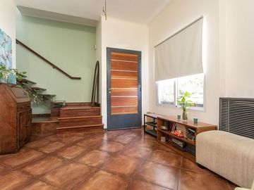 VENTA CASA 3 AMBIENTES CON TRES TERRAZAS Permuta