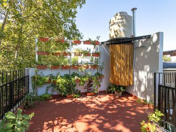 VENTA CASA 3 AMBIENTES CON TRES TERRAZAS Permuta