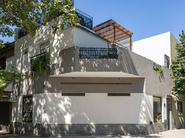 VENTA CASA 3 AMBIENTES CON TRES TERRAZAS Permuta