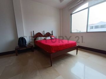 Venta de Casa con piscina en Urb. Palma Mallorca, Samborondón