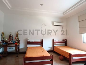 Venta de Casa con piscina en Urb. Palma Mallorca, Samborondón