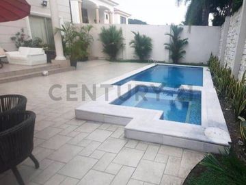 Venta de Casa con piscina en Urb. Palma Mallorca, Samborondón