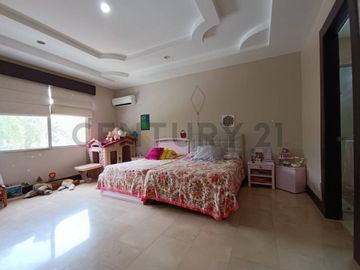 Venta de Casa con piscina en Urb. Palma Mallorca, Samborondón