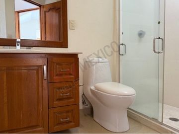 VENTA CASA EN CONDOMINIO CONJUNTO DE SOLO 2 CASAS EN COL. DEL CARMEN COYOACAN