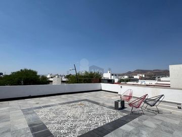 Casa en venta con 5 recámaras con baño, en Sierra Nogal