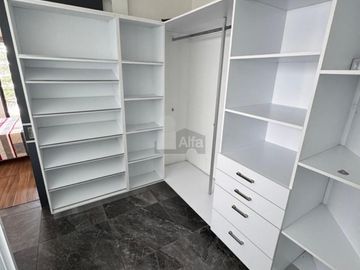 Casa en venta con 5 recámaras con baño, en Sierra Nogal