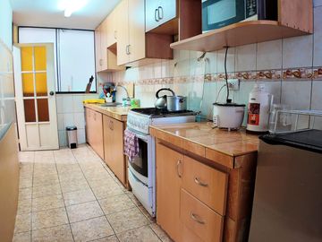 Departamento en  Primer Piso en San Luis Urbanización cerrada frente a la Videna