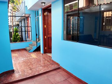 Departamento en  Primer Piso en San Luis Urbanización cerrada frente a la Videna