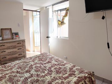 Departamento en  Primer Piso en San Luis Urbanización cerrada frente a la Videna