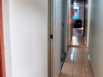 Departamento en  Primer Piso en San Luis Urbanización cerrada frente a la Videna