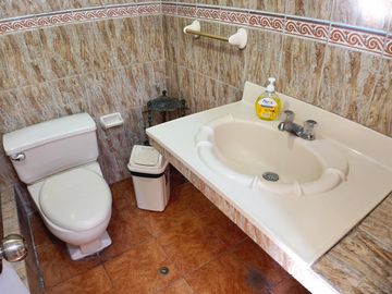 Departamento en  Primer Piso en San Luis Urbanización cerrada frente a la Videna