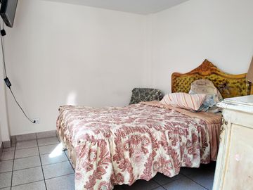 Departamento en  Primer Piso en San Luis Urbanización cerrada frente a la Videna