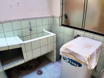 Departamento en  Primer Piso en San Luis Urbanización cerrada frente a la Videna