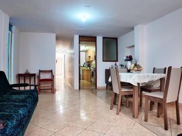 Departamento en  Primer Piso en San Luis Urbanización cerrada frente a la Videna