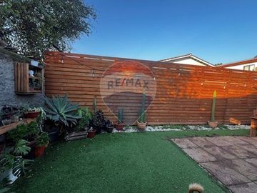 Casa Remodelada. Amplio Patio. Acceso a Club House