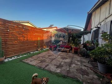 Casa Remodelada. Amplio Patio. Acceso a Club House