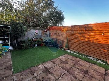Casa Remodelada. Amplio Patio. Acceso a Club House