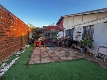 Casa Remodelada. Amplio Patio. Acceso a Club House