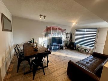 Casa Remodelada. Amplio Patio. Acceso a Club House