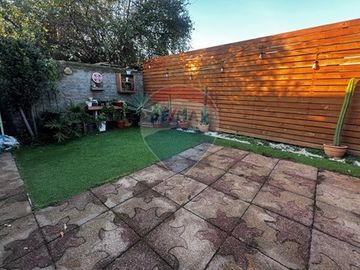 Casa Remodelada. Amplio Patio. Acceso a Club House