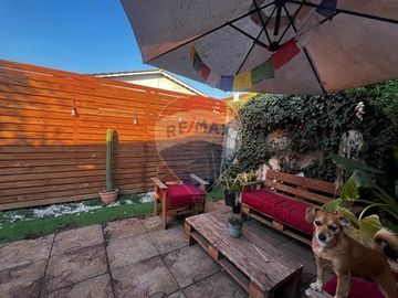 Casa Remodelada. Amplio Patio. Acceso a Club House