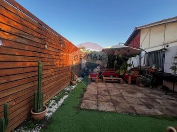 Casa Remodelada. Amplio Patio. Acceso a Club House