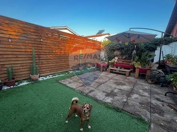 Casa Remodelada. Amplio Patio. Acceso a Club House