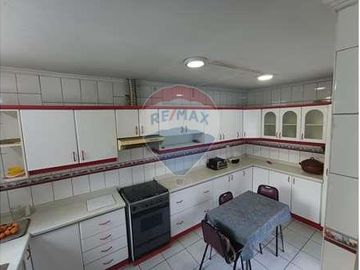 SE VENDE CASA EN SANTA ISABEL 5D/3B, PROVIDENCIA