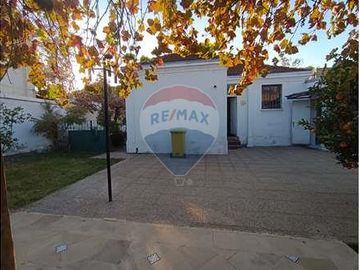 SE VENDE CASA EN SANTA ISABEL 5D/3B, PROVIDENCIA