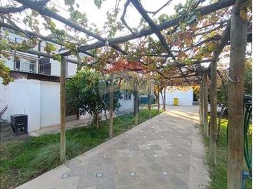 SE VENDE CASA EN SANTA ISABEL 5D/3B, PROVIDENCIA