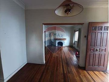 SE VENDE CASA EN SANTA ISABEL 5D/3B, PROVIDENCIA
