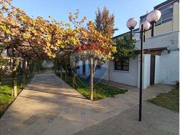 SE VENDE CASA EN SANTA ISABEL 5D/3B, PROVIDENCIA