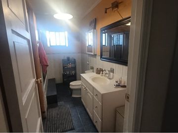 SE VENDE CASA CENTRAL EN LA REINA