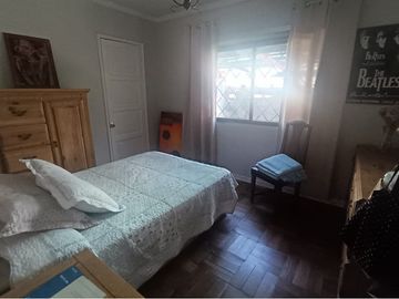 SE VENDE CASA CENTRAL EN LA REINA