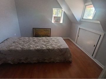SE VENDE CASA CENTRAL EN LA REINA
