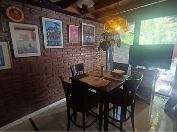 SE VENDE CASA CENTRAL EN LA REINA