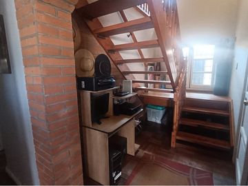 SE VENDE CASA CENTRAL EN LA REINA