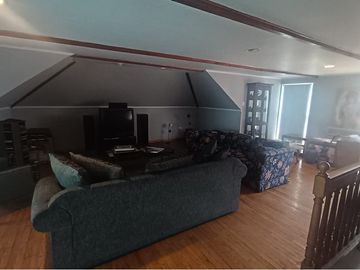 SE VENDE CASA CENTRAL EN LA REINA