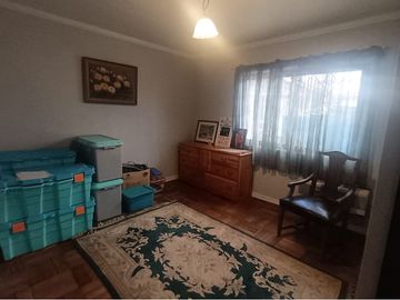 SE VENDE CASA CENTRAL EN LA REINA