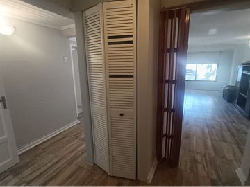SE VENDE CASA CENTRAL EN LA REINA
