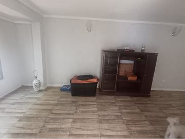 SE VENDE CASA CENTRAL EN LA REINA