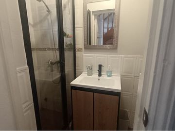 SE VENDE CASA CENTRAL EN LA REINA