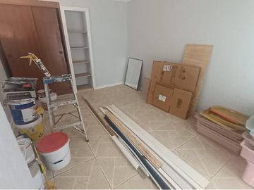 SE VENDE CASA CENTRAL EN LA REINA