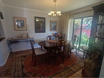 SE VENDE CASA CENTRAL EN LA REINA