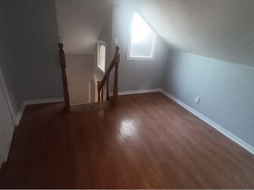 SE VENDE CASA CENTRAL EN LA REINA