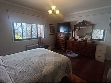 SE VENDE CASA CENTRAL EN LA REINA