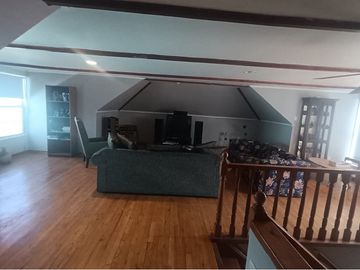 SE VENDE CASA CENTRAL EN LA REINA