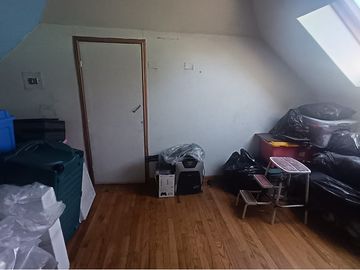 SE VENDE CASA CENTRAL EN LA REINA