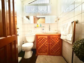 Camilo Henriquez, Quilpué. Casa con hermoso Jardín.