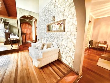 Camilo Henriquez, Quilpué. Casa con hermoso Jardín.
